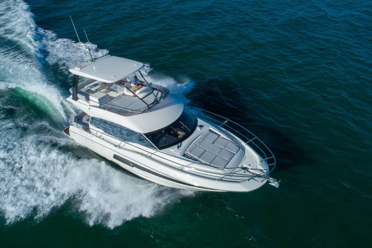 Catamaran Prestige Yacht M48