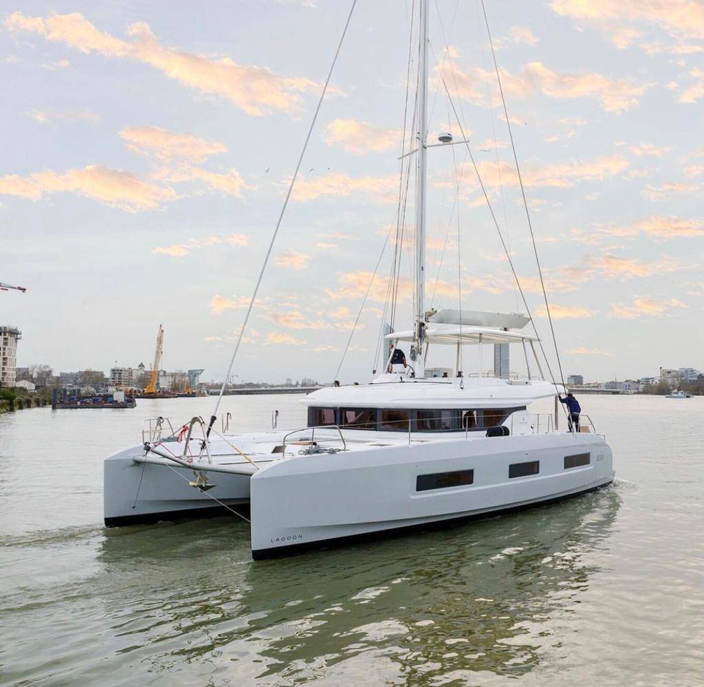 catamaran voile lagoon