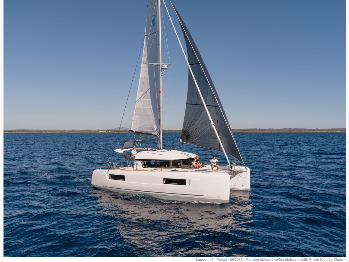 lagoon 40 sailboatdata