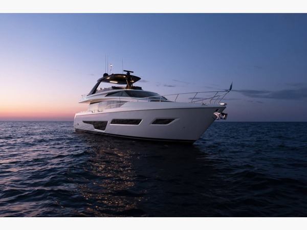 FERRETTI 780