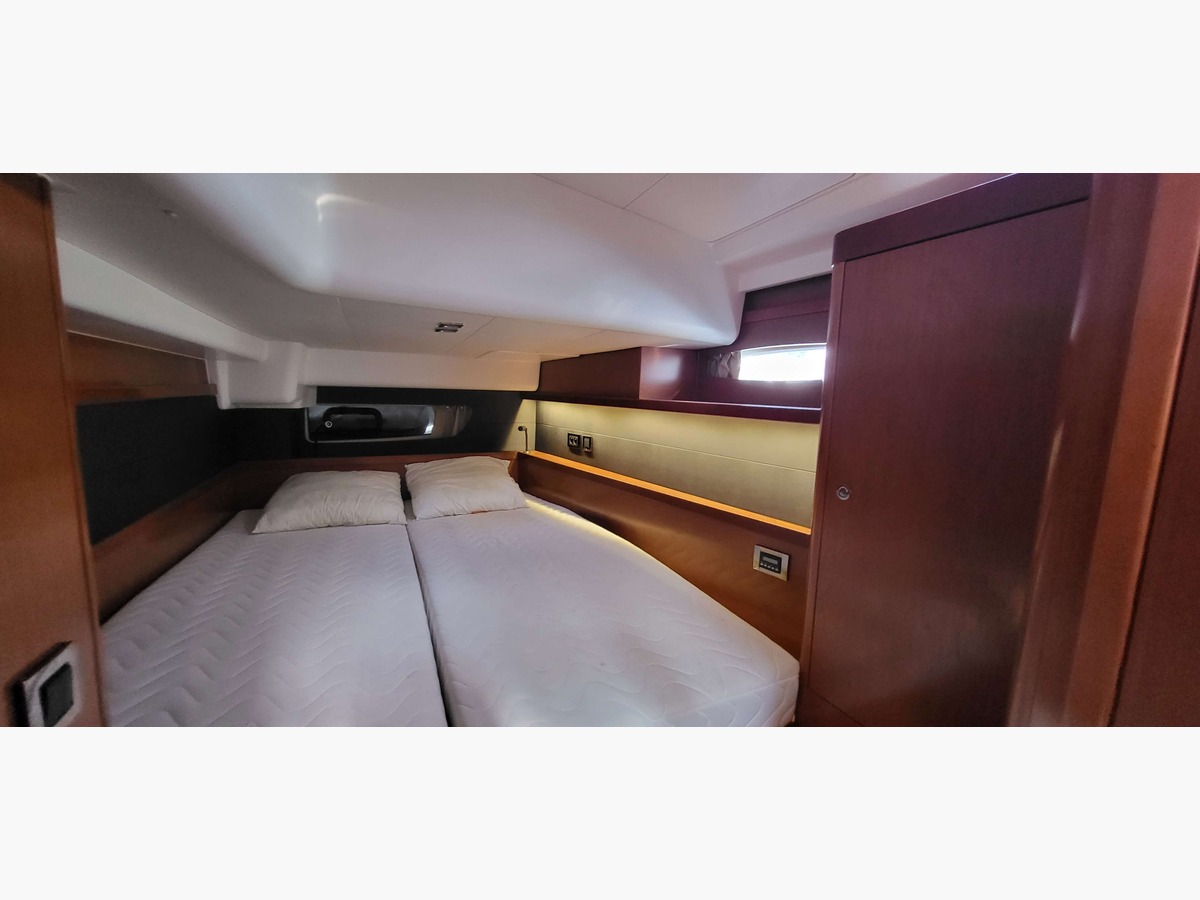 OCEANIS 60
