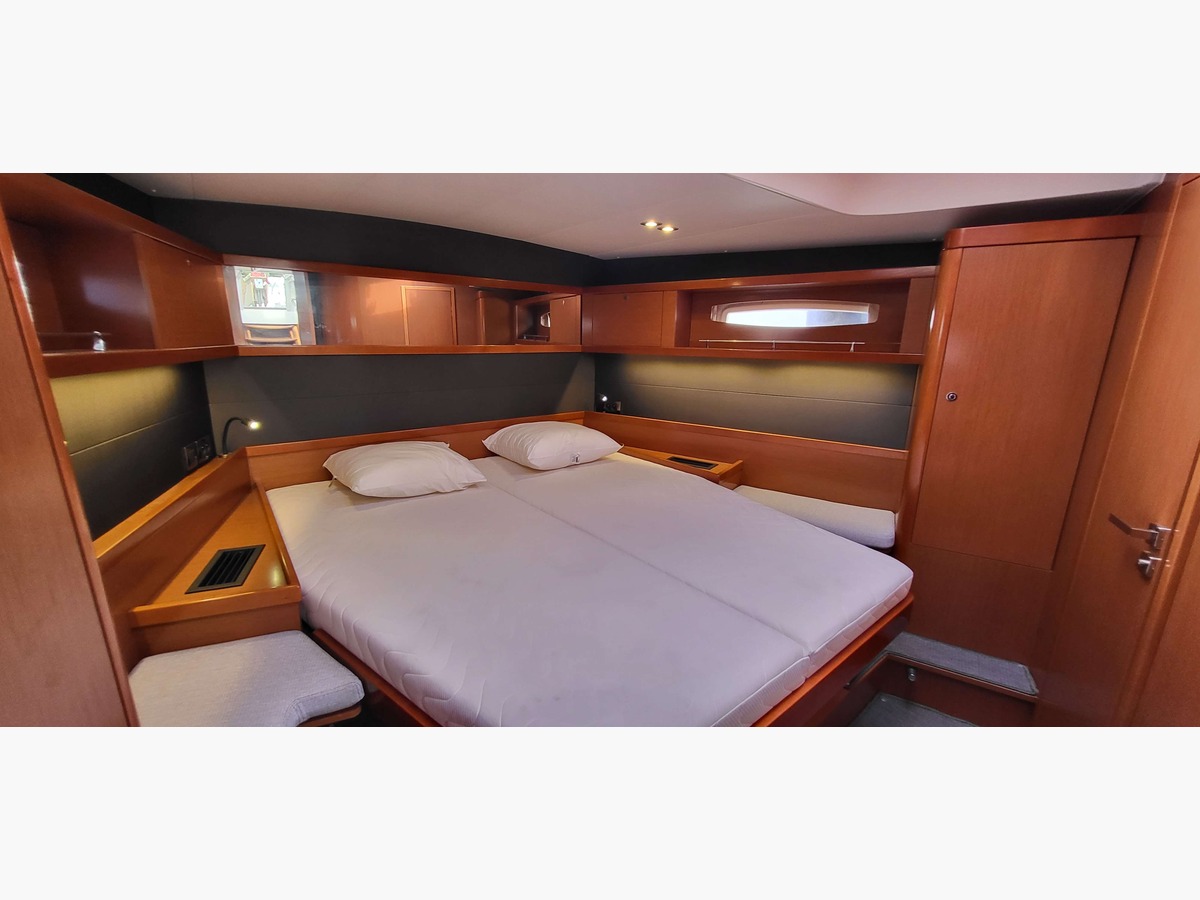 OCEANIS 60