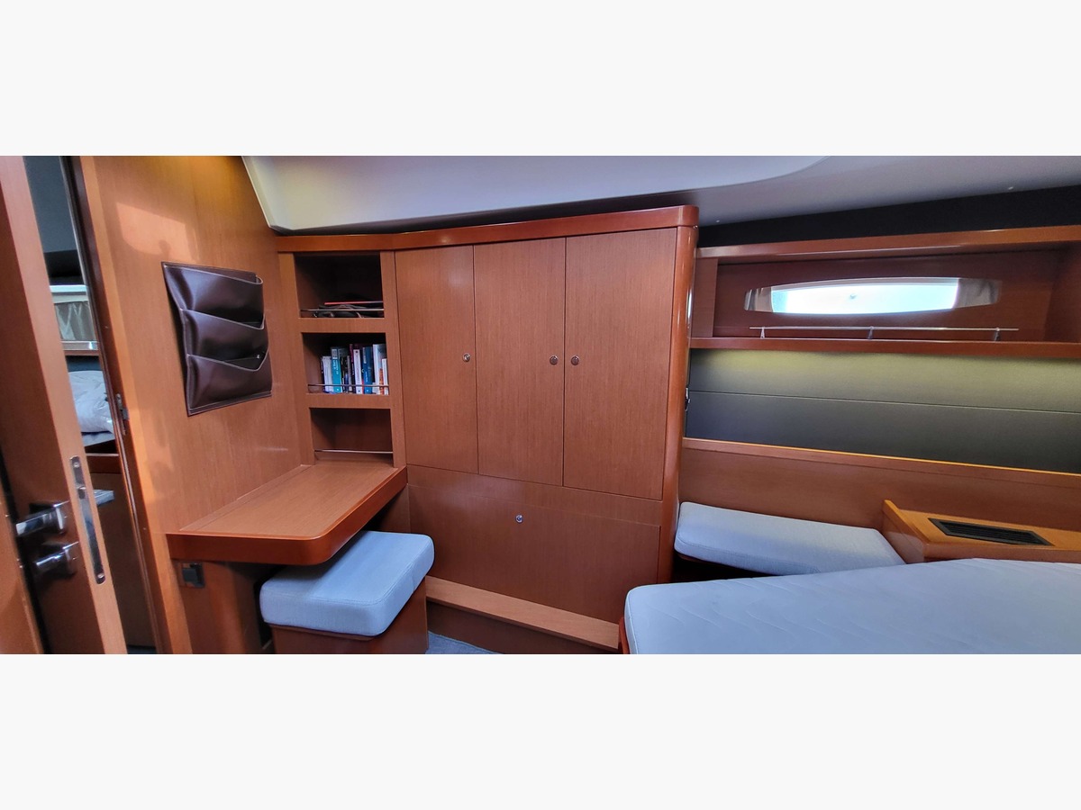 OCEANIS 60