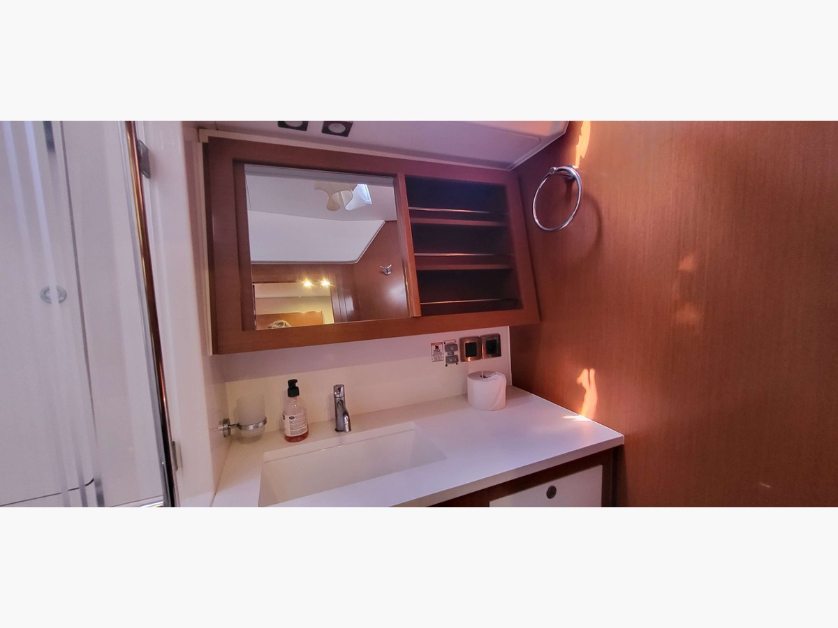 OCEANIS 60