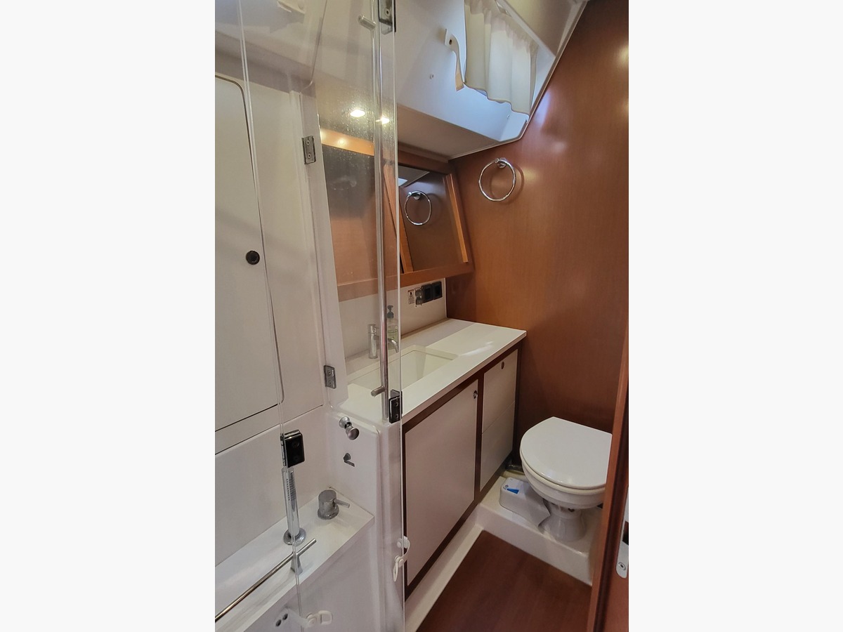 OCEANIS 60