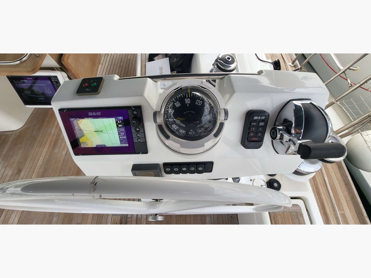OCEANIS 60