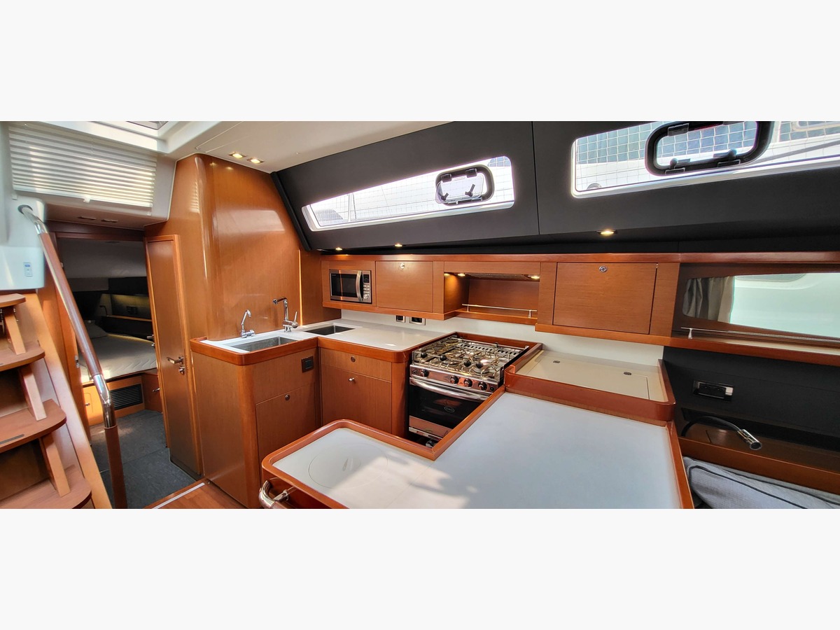 OCEANIS 60
