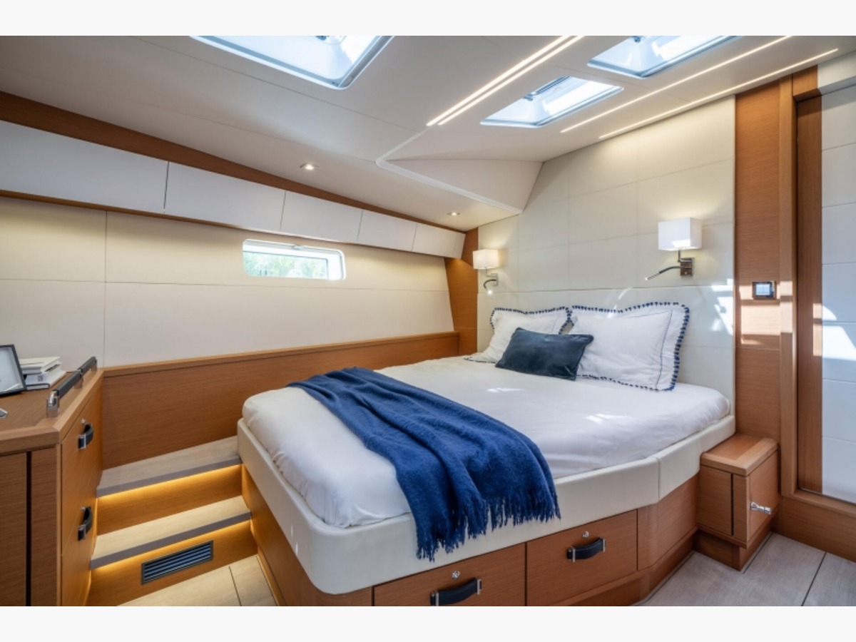 JEANNEAU YACHT 65