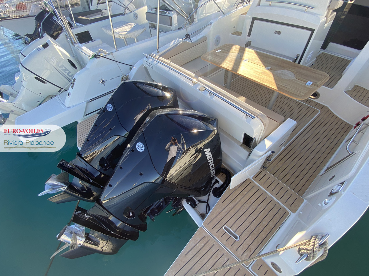 QUICKSILVER 875 SUNDECK