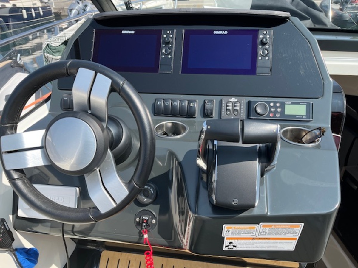 QUICKSILVER 875 SUNDECK