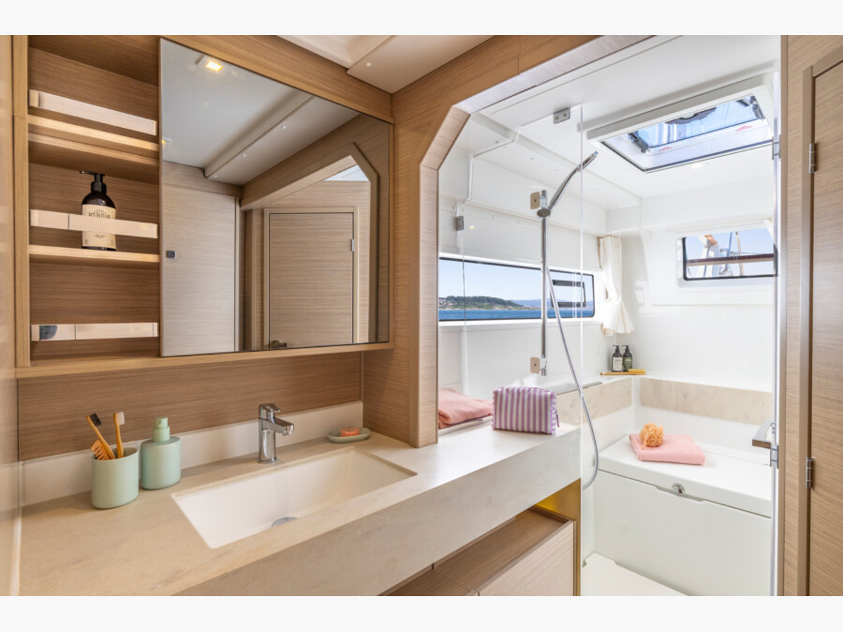 LAGOON 43