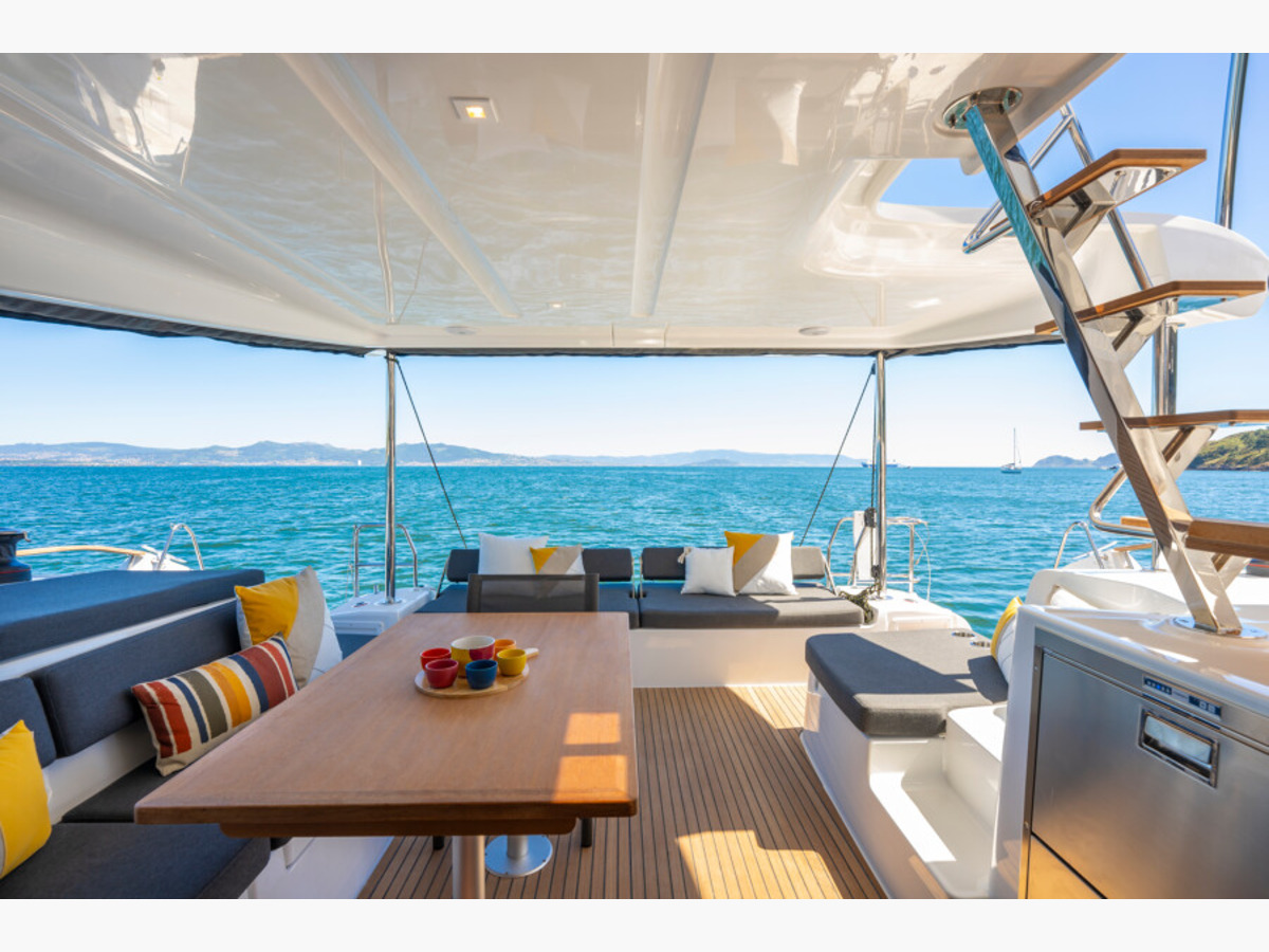 LAGOON 43