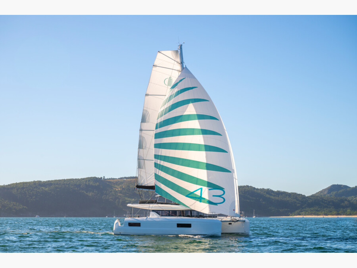 LAGOON 43
