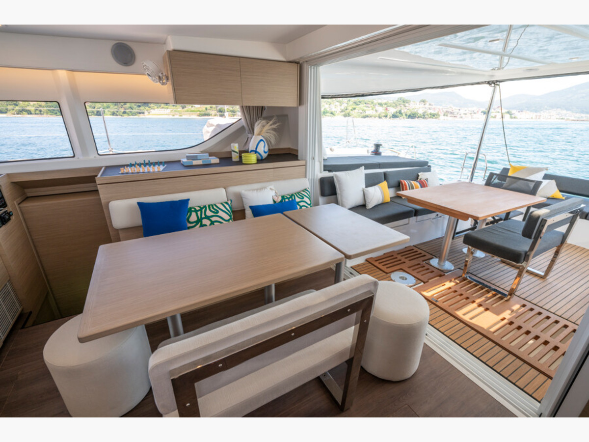 LAGOON 43