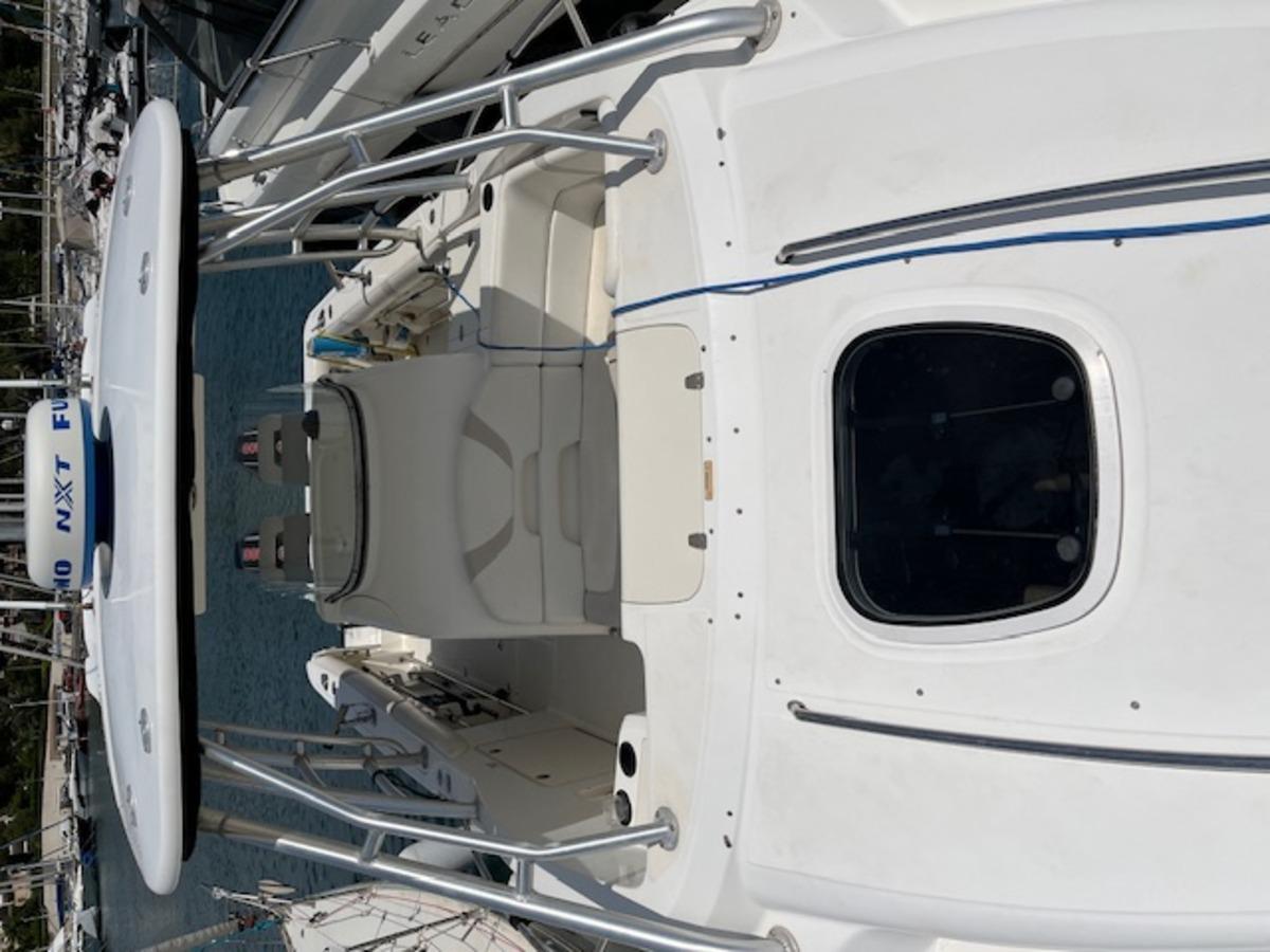 BOSTON WHALER 320 OUTRAGE CUDDY