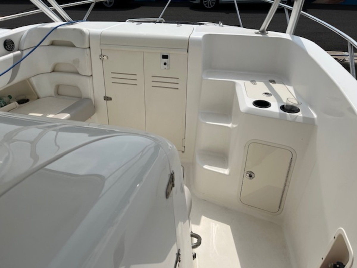 BOSTON WHALER 320 OUTRAGE CUDDY