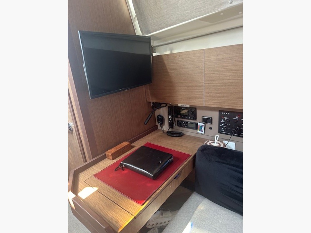 OCEANIS 38.1