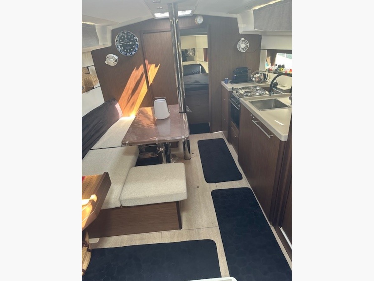 OCEANIS 38.1