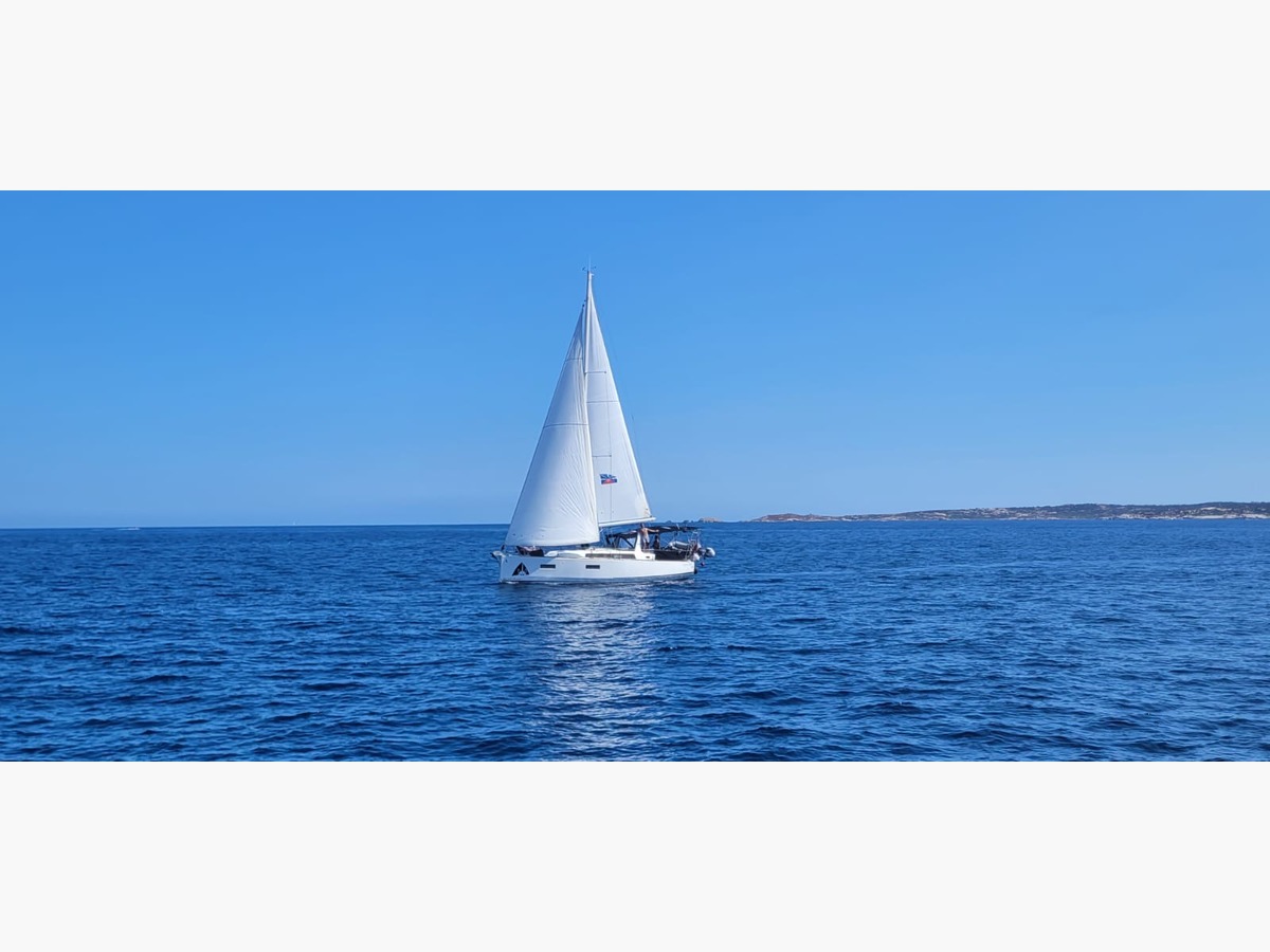 OCEANIS 38.1