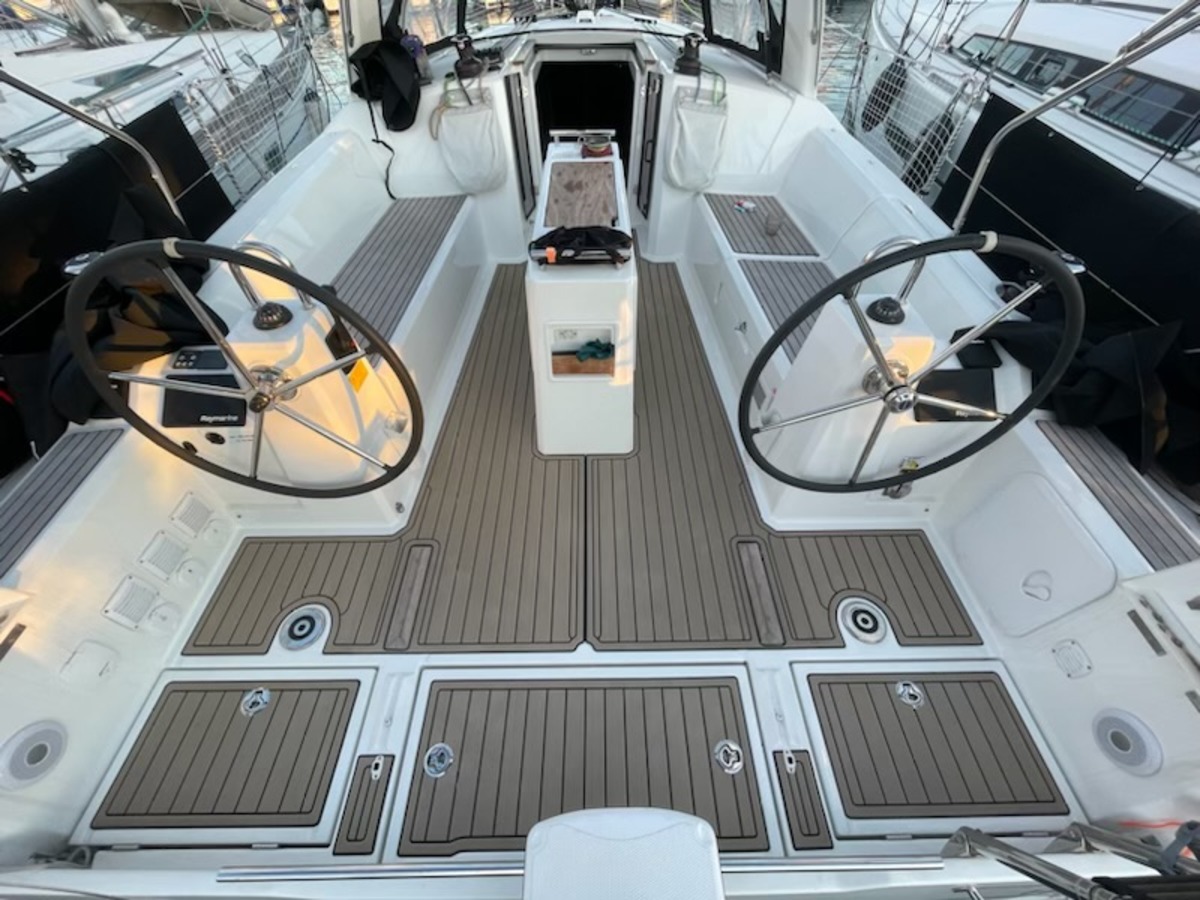 OCEANIS 38.1