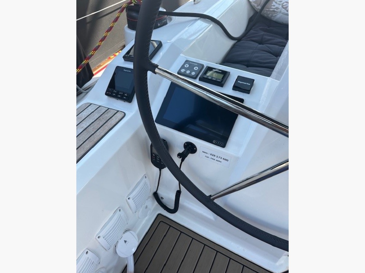 OCEANIS 38.1