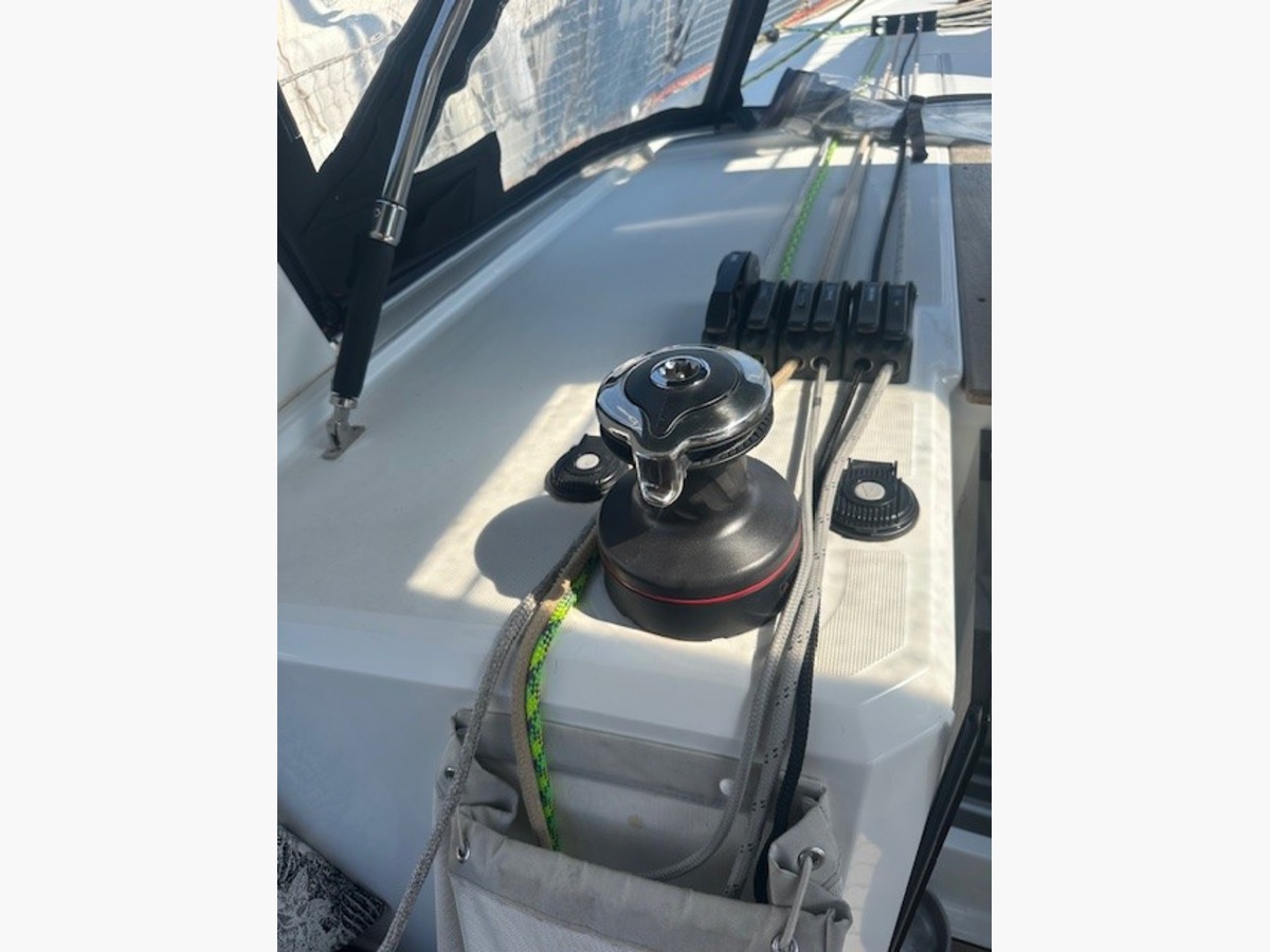 OCEANIS 38.1