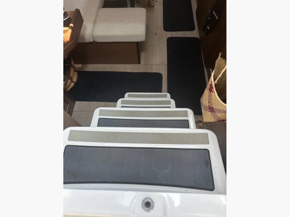 OCEANIS 38.1