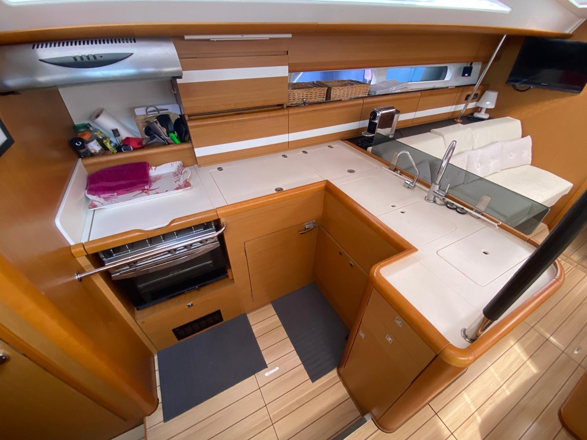 JEANNEAU 53