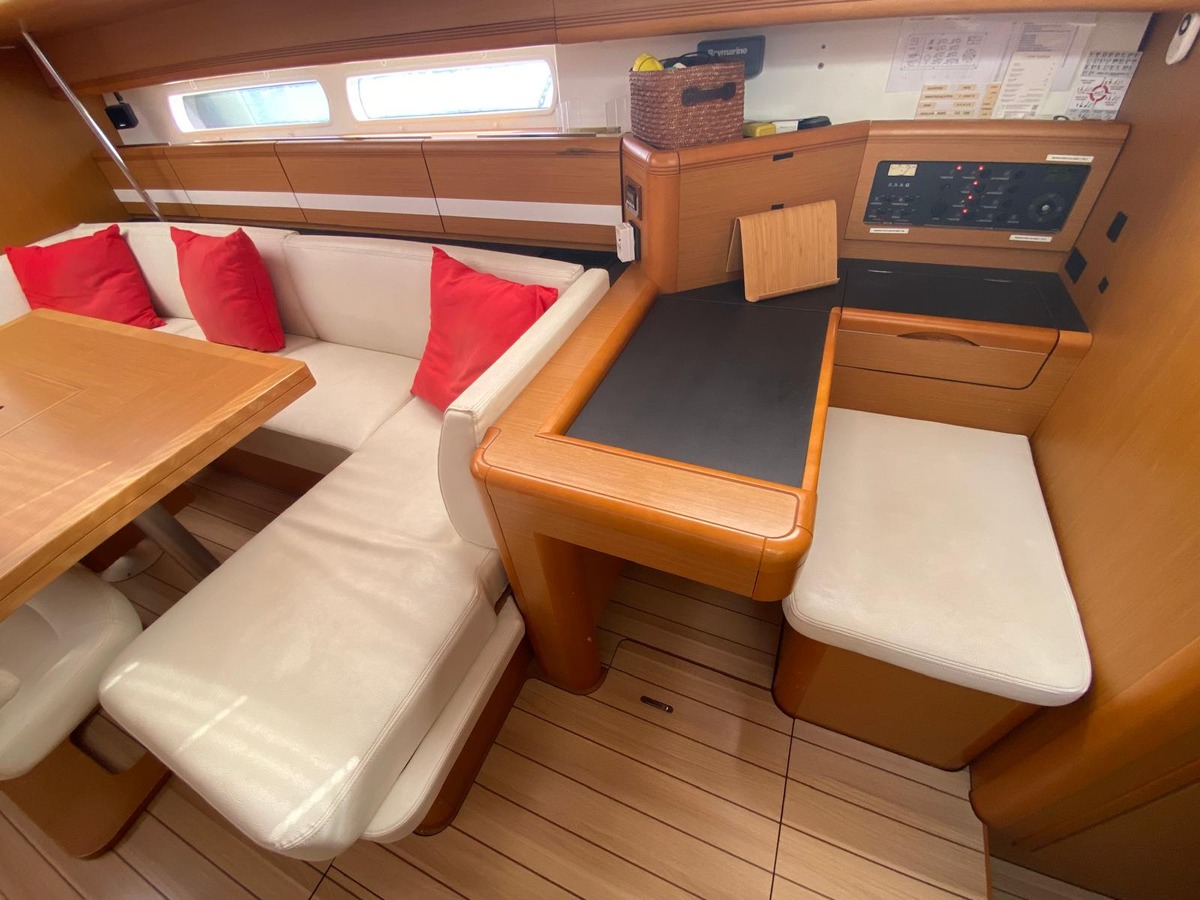 JEANNEAU 53