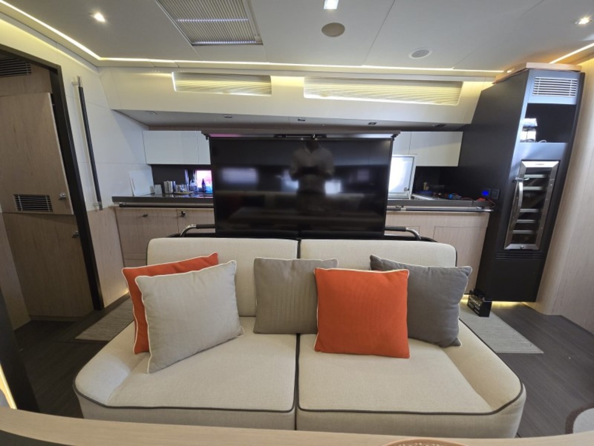 OCEANIS YACHT 62