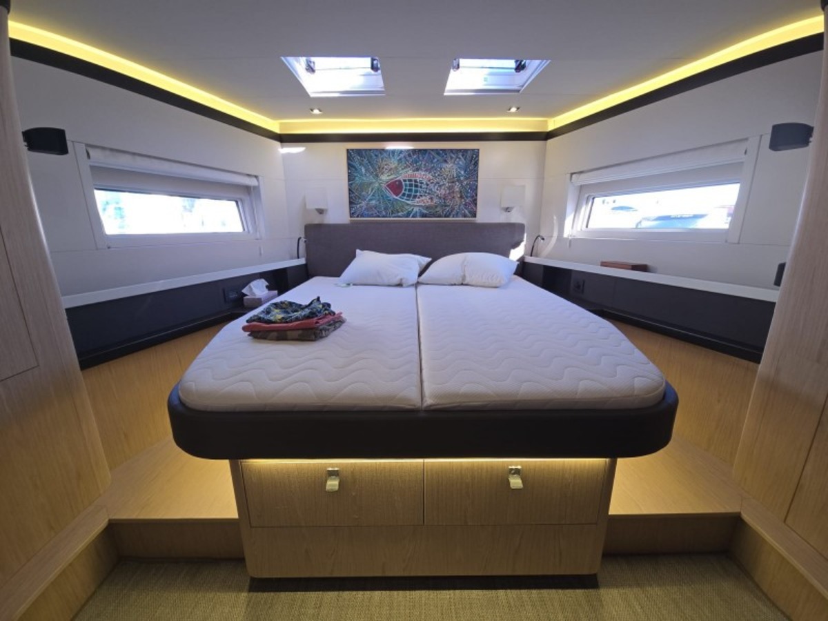 OCEANIS YACHT 62