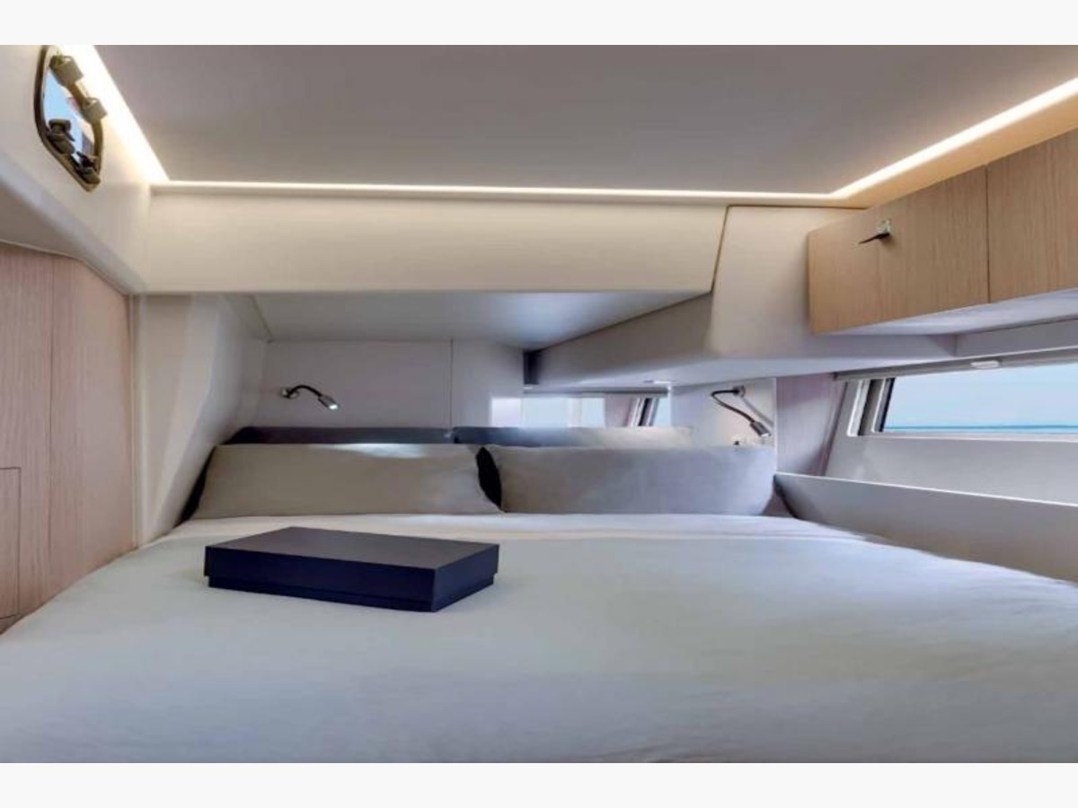 OCEANIS YACHT 62