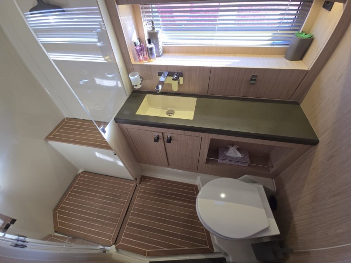 OCEANIS YACHT 62