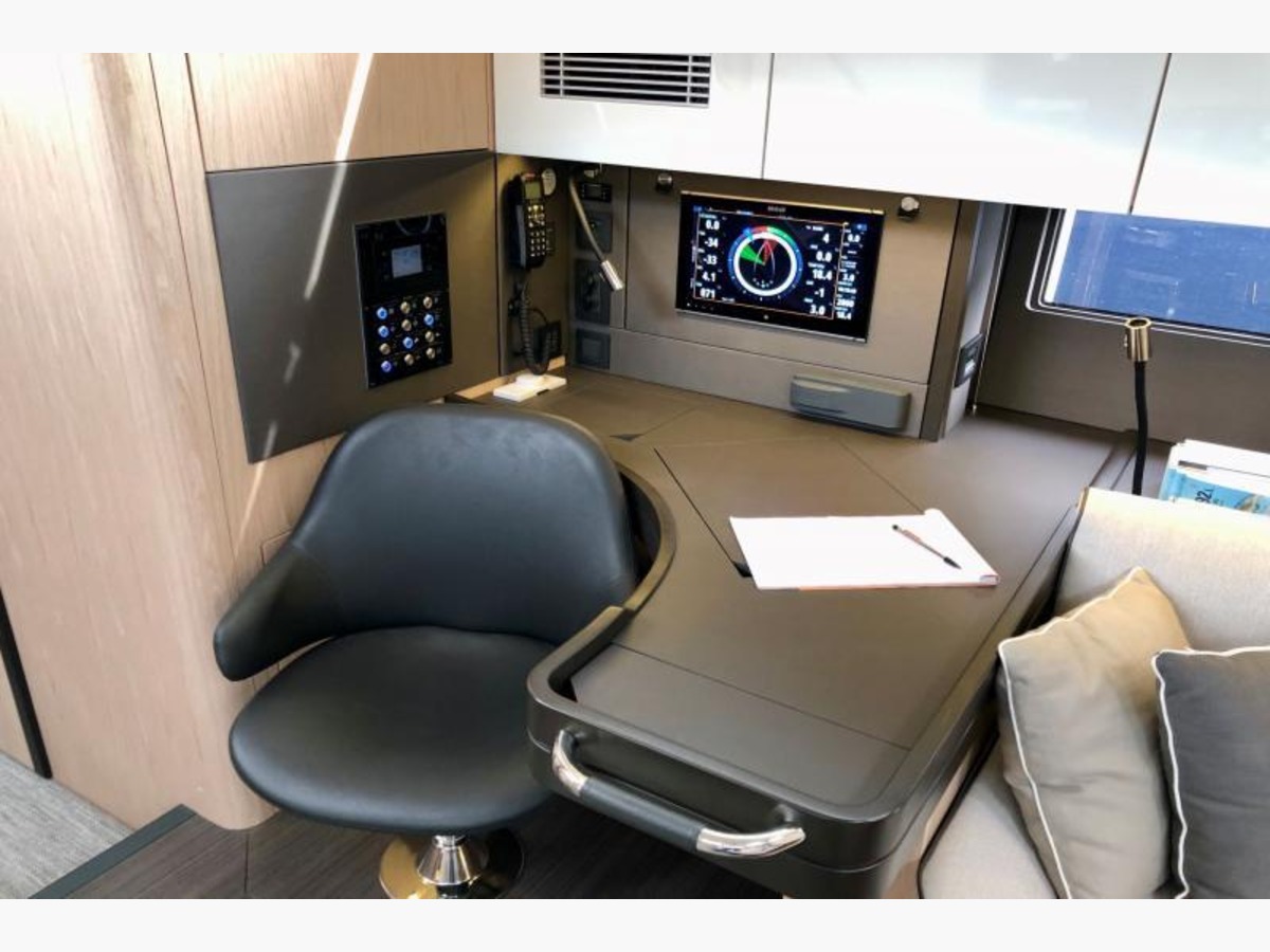 OCEANIS YACHT 62