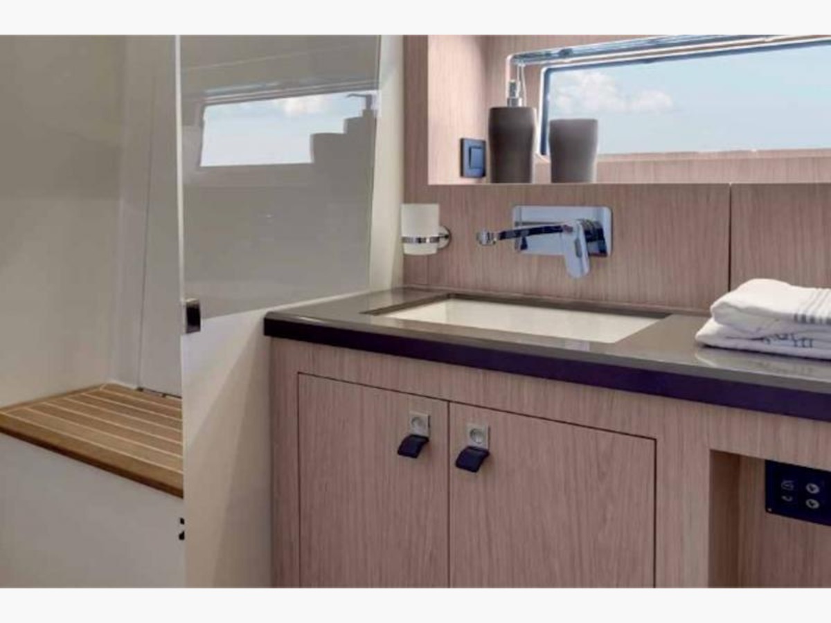 OCEANIS YACHT 62
