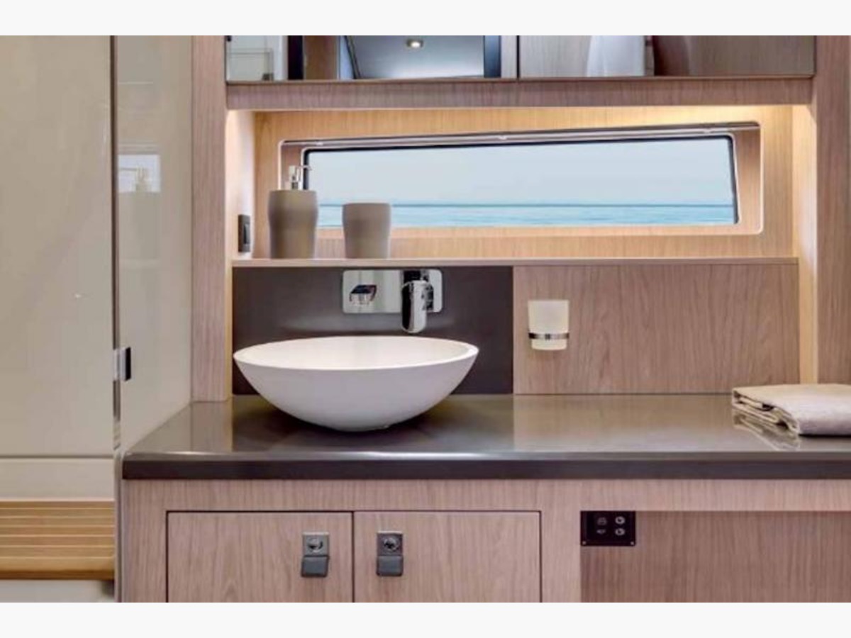 OCEANIS YACHT 62