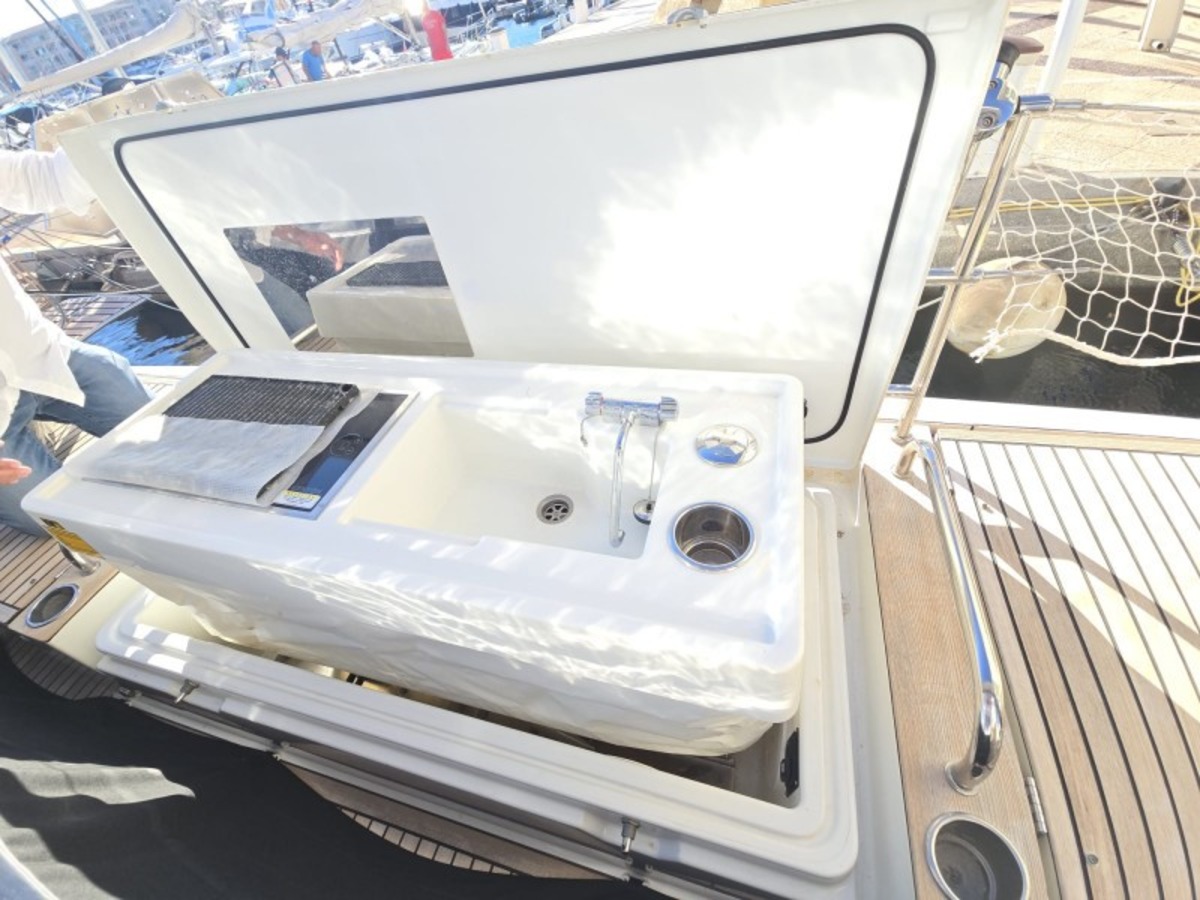 OCEANIS YACHT 62