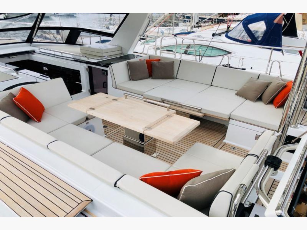 OCEANIS YACHT 62