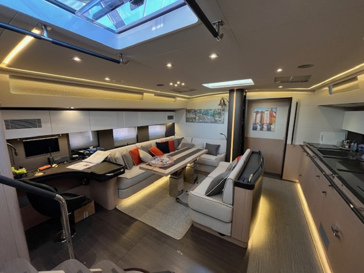 OCEANIS YACHT 62