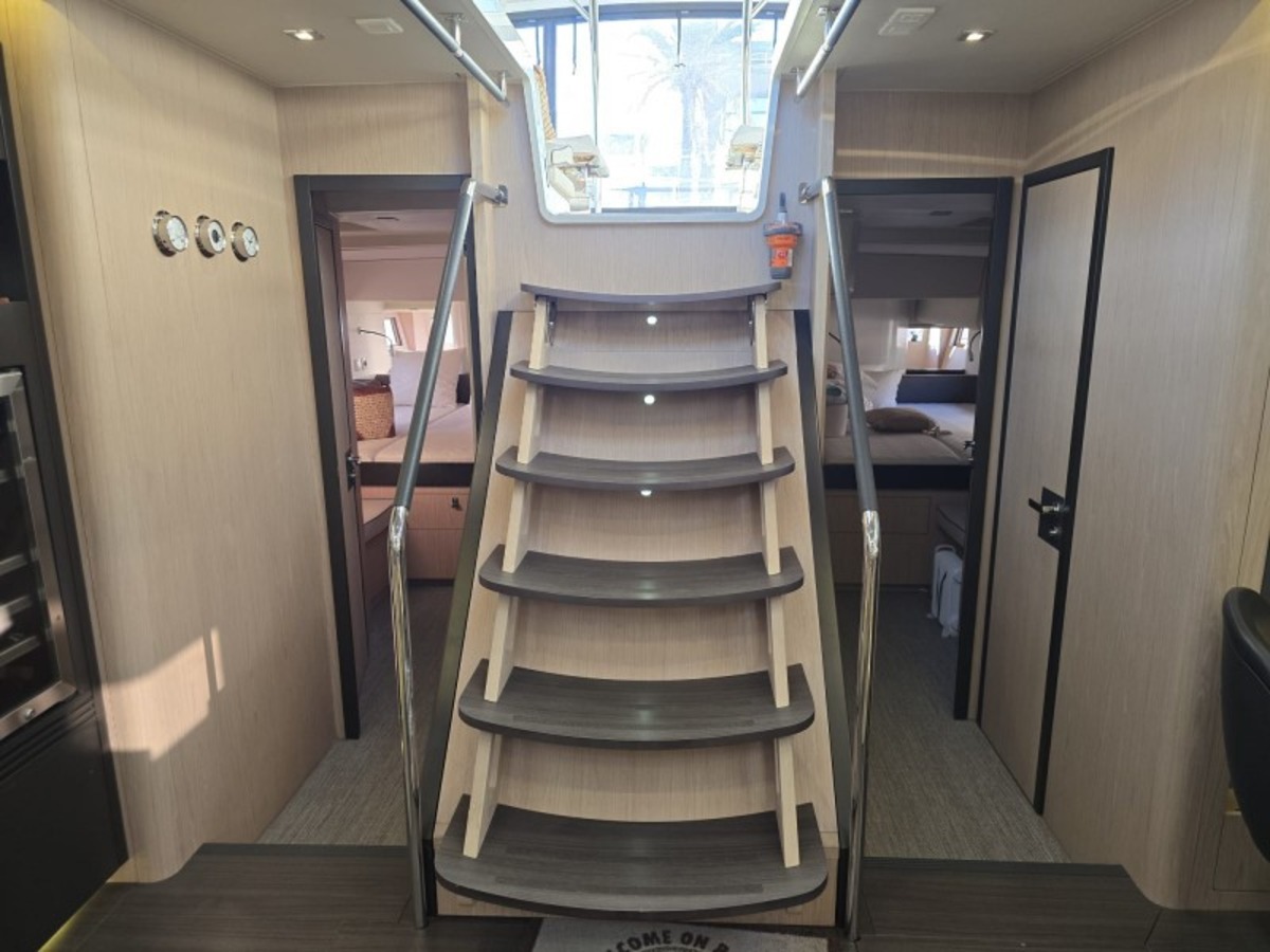 OCEANIS YACHT 62