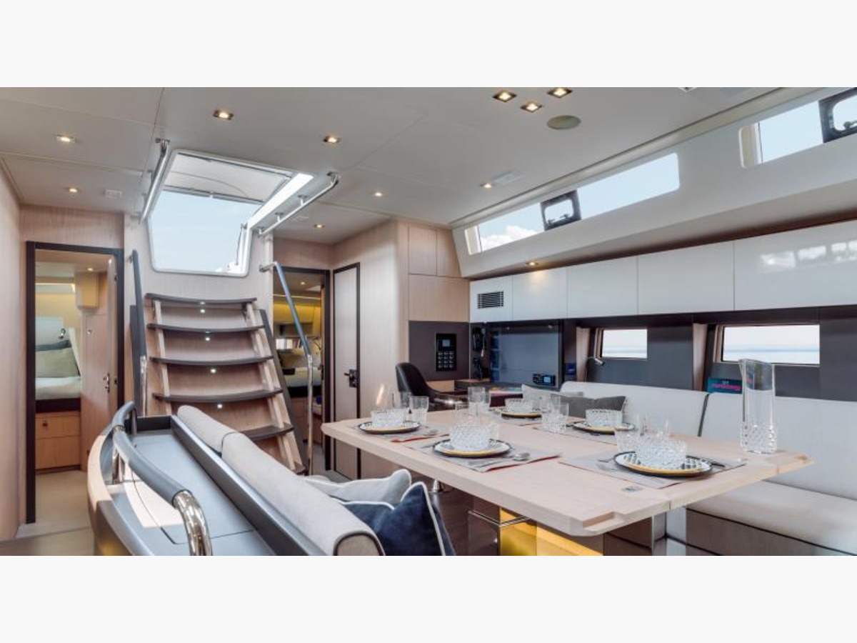 OCEANIS YACHT 62