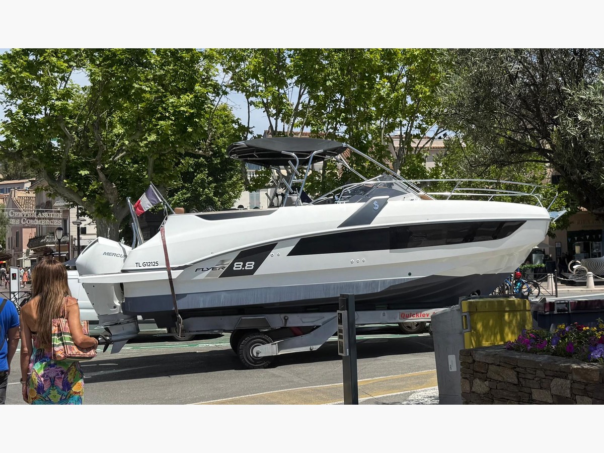 FLYER 8.8 sundeck