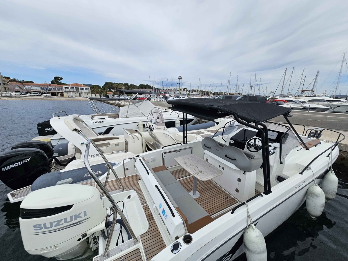 FLYER 8 SUNDECK