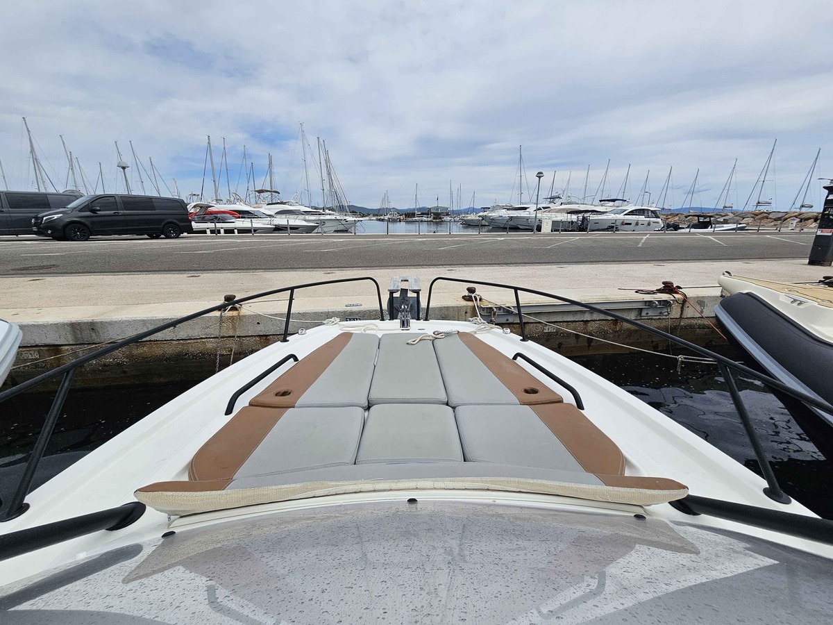 FLYER 8 SUNDECK
