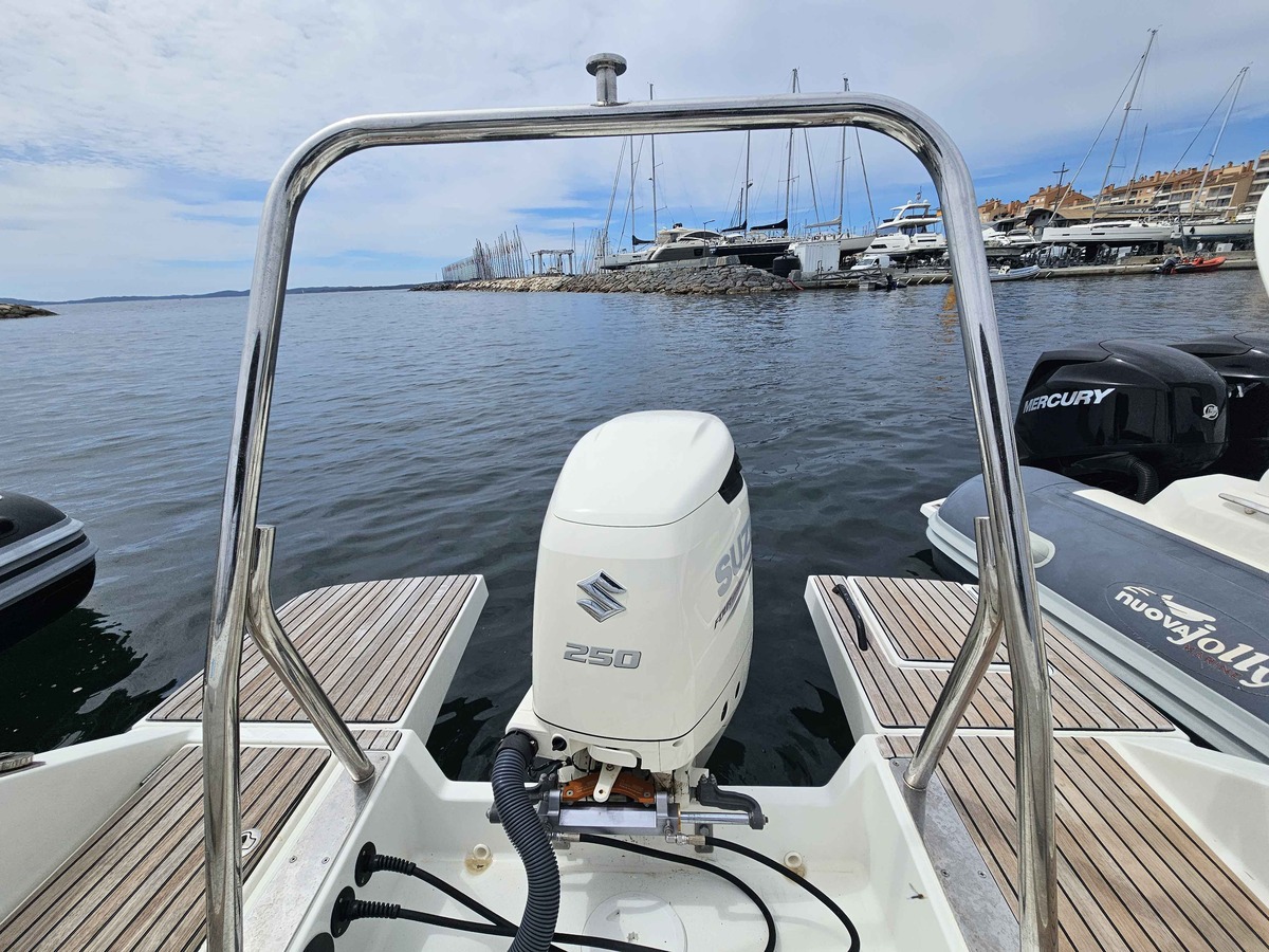 FLYER 8 SUNDECK