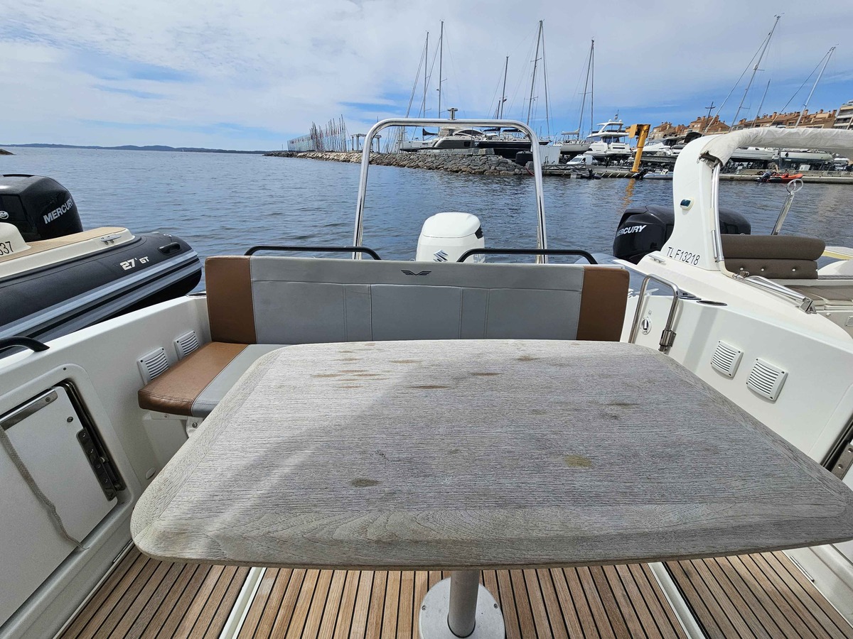 FLYER 8 SUNDECK