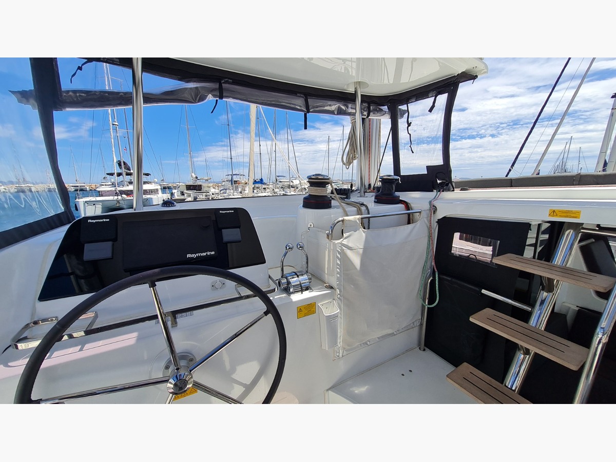 LAGOON 42 