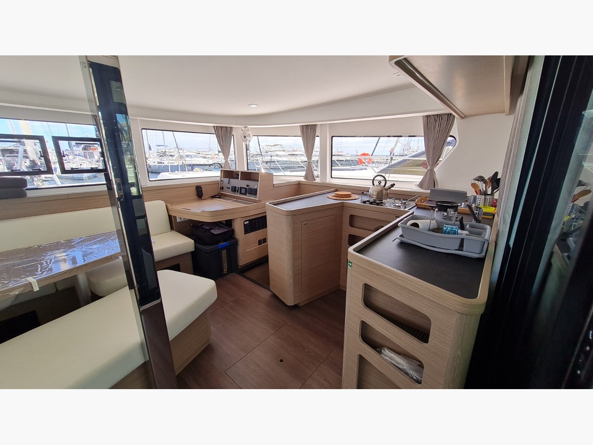 LAGOON 42 