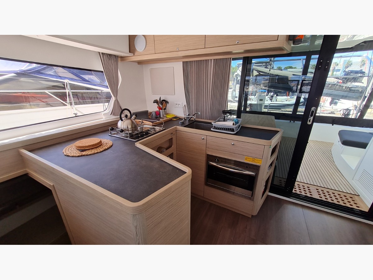 LAGOON 42 