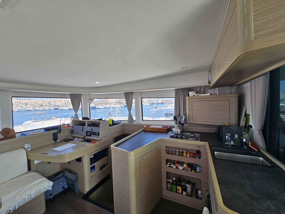 LAGOON 42 